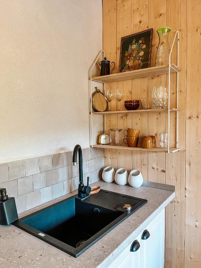 Elysian Fields - The Island Tiny House Bed and Breakfast Sadu Eksteriør billede